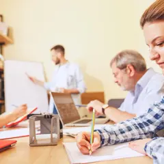 Czy można iść do szkoły policealnej po studiach? Odkryj możliwości edukacyjne