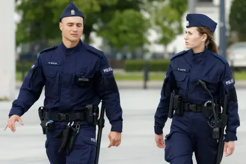 Jaki stopień ma policjant po studiach? Odkryj kluczowe informacje