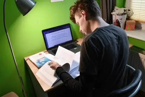 Ile szkół w Polsce ma zdalne nauczanie? Zaskakujące dane i fakty