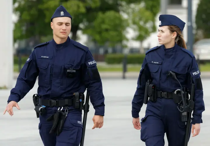 Jaki stopień ma policjant po studiach? Odkryj kluczowe informacje