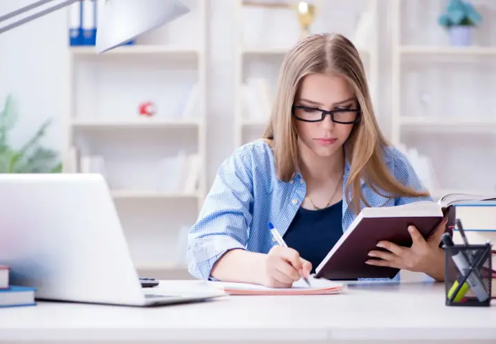 Kiedy wprowadzono nauczanie zdalne i jak wpłynęło na edukację?