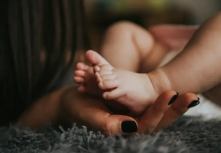 Objawy drugiego skoku rozwojowego: co może niepokoić rodziców?