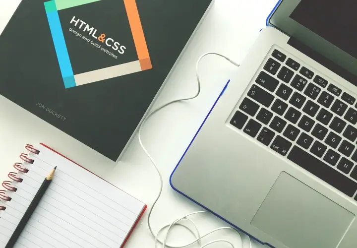Jakie są platformy edukacyjne? Poznaj najlepsze opcje e-learningowe