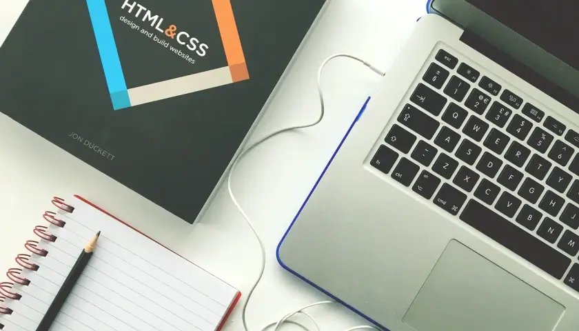 Jakie są platformy edukacyjne? Poznaj najlepsze opcje e-learningowe