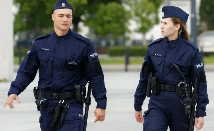 Jaki stopień ma policjant po studiach? Odkryj kluczowe informacje