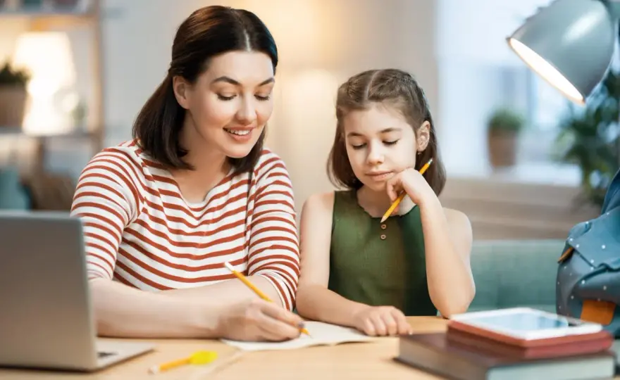 Nauczanie domowe dla kogo? Odkryj, kto może skorzystać z tej formy edukacji